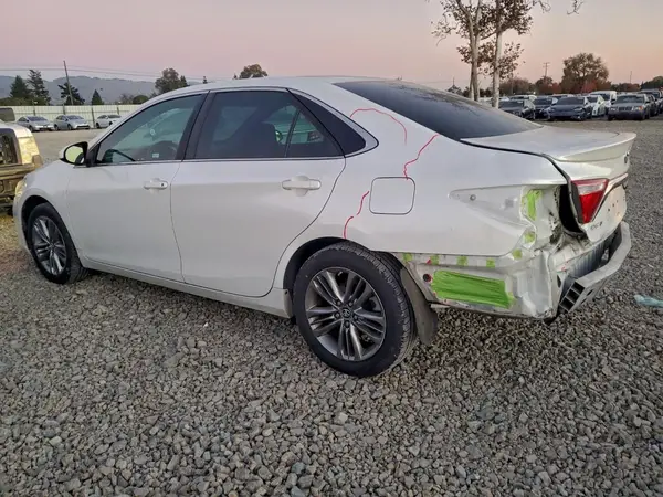 4T1BF1FK4HU403968 2017 TOYOTA CAMRY - Image 2