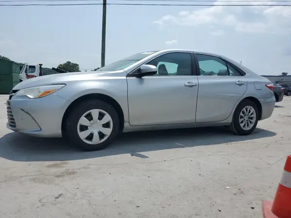 4T1BF1FK4HU405915 2017 TOYOTA CAMRY - Image 1