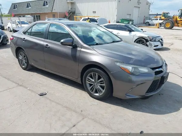 4T1BF1FK4HU406109 2017 TOYOTA CAMRY - Image 1