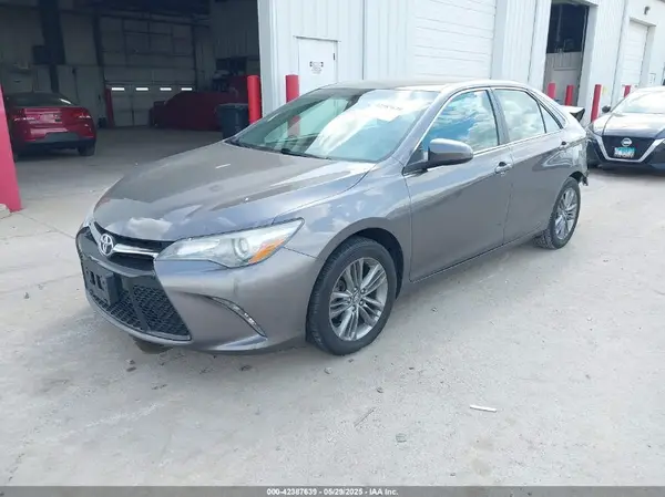 4T1BF1FK4HU406109 2017 TOYOTA CAMRY - Image 2