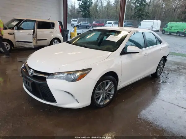 4T1BF1FK4HU408586 2017 TOYOTA CAMRY - Image 2