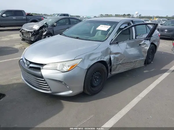 4T1BF1FK4HU408975 2017 TOYOTA CAMRY - Image 2