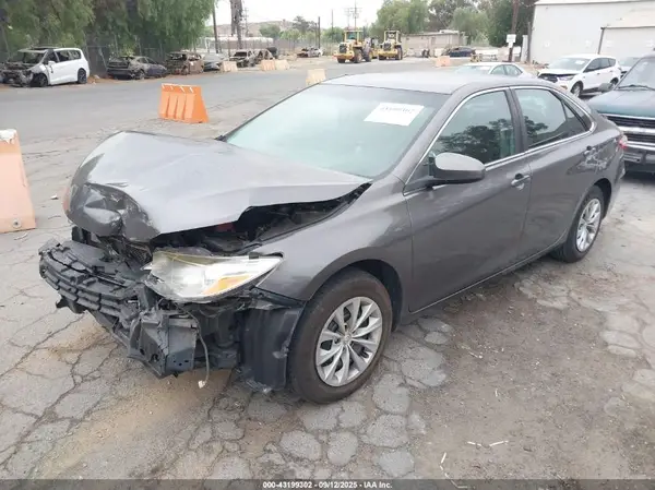 4T1BF1FK4HU409785 2017 TOYOTA CAMRY - Image 2