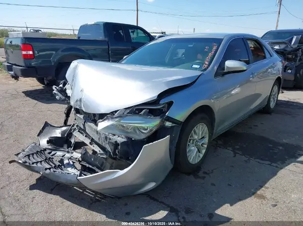 4T1BF1FK4HU410807 2017 TOYOTA CAMRY - Image 2
