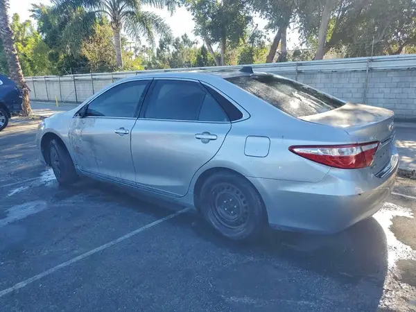 4T1BF1FK4HU410936 2017 TOYOTA CAMRY - Image 2