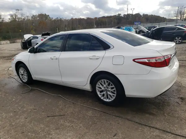 4T1BF1FK4HU411441 2017 TOYOTA CAMRY - Image 2