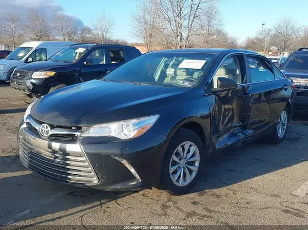 4T1BF1FK4HU415389 2017 TOYOTA CAMRY - Image 2