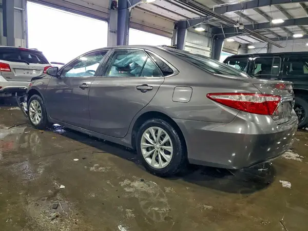 4T1BF1FK4HU417403 2017 TOYOTA CAMRY - Image 2