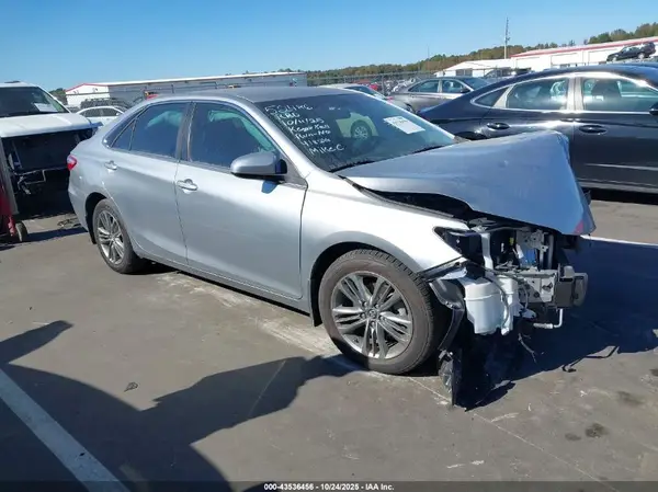 4T1BF1FK4HU418244 2017 TOYOTA CAMRY - Image 1