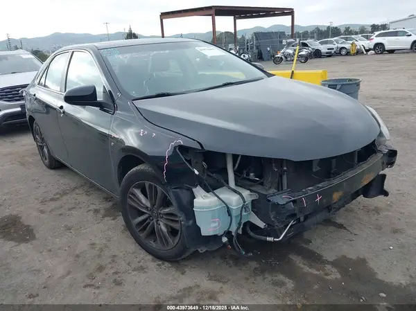 4T1BF1FK4HU420785 2017 TOYOTA CAMRY - Image 1