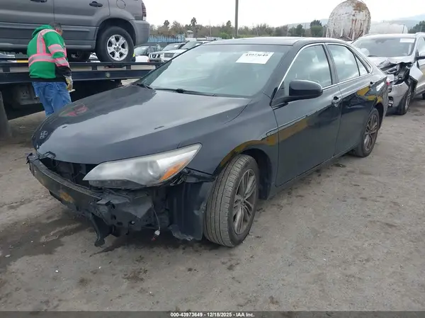 4T1BF1FK4HU420785 2017 TOYOTA CAMRY - Image 2