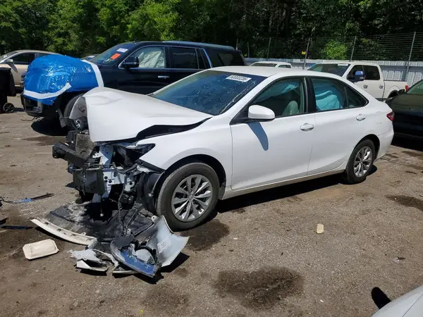 4T1BF1FK4HU421323 2017 TOYOTA CAMRY - Image 1