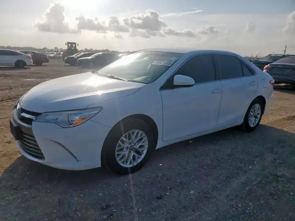 4T1BF1FK4HU421984 2017 TOYOTA CAMRY - Image 1