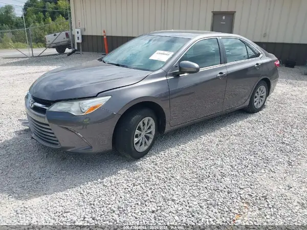 4T1BF1FK4HU422522 2017 TOYOTA CAMRY - Image 2