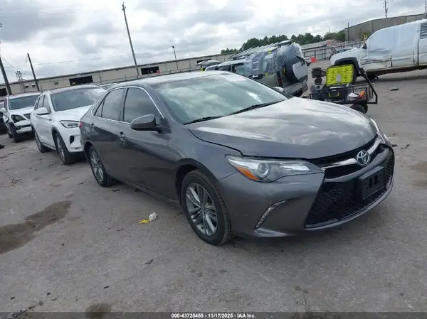 4T1BF1FK4HU426392 2017 TOYOTA CAMRY - Image 1