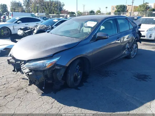 4T1BF1FK4HU427218 2017 TOYOTA CAMRY - Image 2