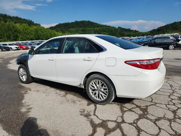 4T1BF1FK4HU431155 2017 TOYOTA CAMRY - Image 2