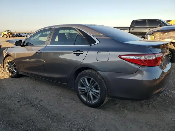 4T1BF1FK4HU433990 2017 TOYOTA CAMRY - Image 2