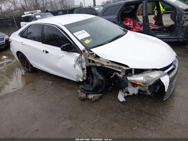 4T1BF1FK4HU438817 2017 TOYOTA CAMRY - Image 1