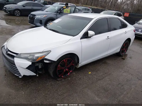 4T1BF1FK4HU438817 2017 TOYOTA CAMRY - Image 2