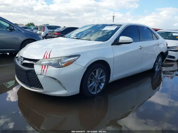 4T1BF1FK4HU439949 2017 TOYOTA CAMRY - Image 2