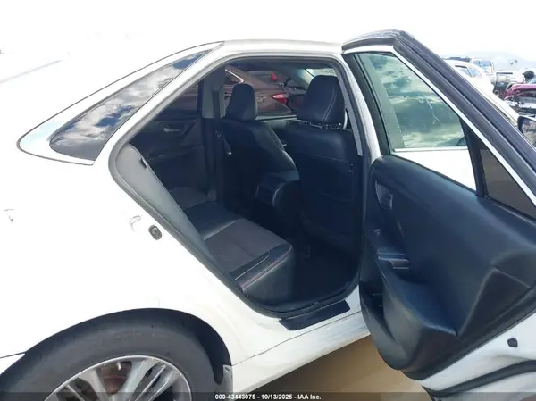 4T1BF1FK4HU439949 2017 TOYOTA CAMRY - Image 8
