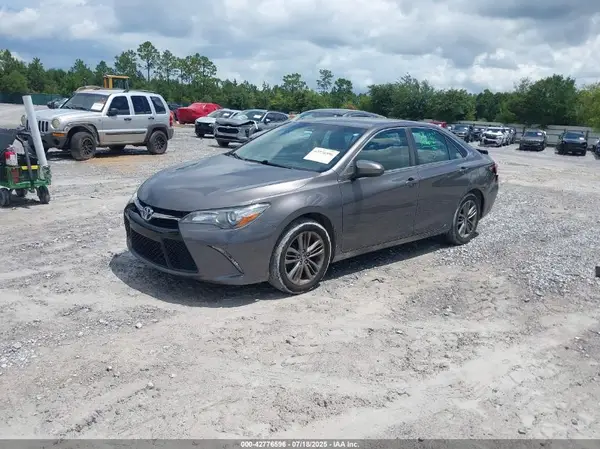 4T1BF1FK4HU440101 2017 TOYOTA CAMRY - Image 2