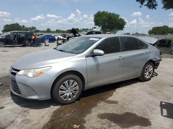 4T1BF1FK4HU441197 2017 TOYOTA CAMRY - Image 1