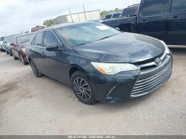 4T1BF1FK4HU441880 2017 TOYOTA CAMRY - Image 1