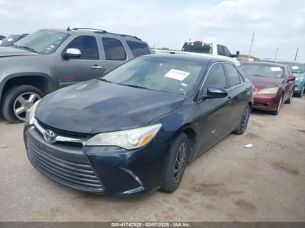 4T1BF1FK4HU441880 2017 TOYOTA CAMRY - Image 2