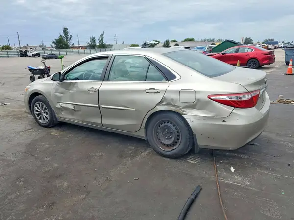 4T1BF1FK4HU442690 2017 TOYOTA CAMRY - Image 2