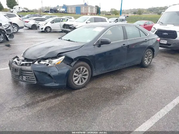 4T1BF1FK4HU445332 2017 TOYOTA CAMRY - Image 2
