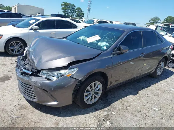 4T1BF1FK4HU448375 2017 TOYOTA CAMRY - Image 2
