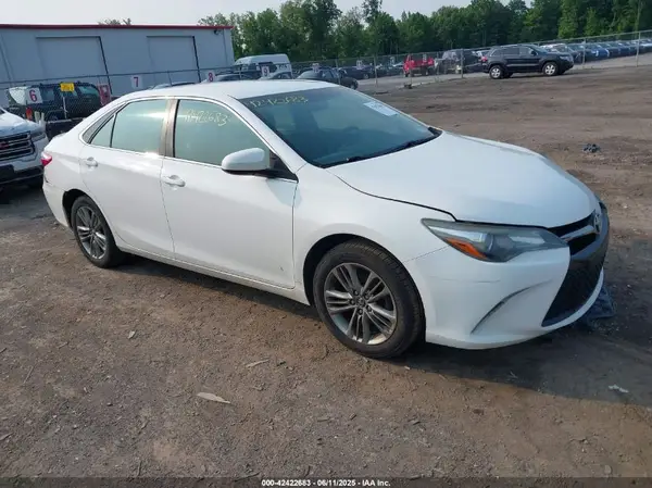 4T1BF1FK4HU451891 2017 TOYOTA CAMRY - Image 1