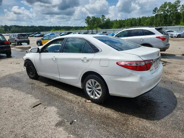 4T1BF1FK4HU615950 2017 TOYOTA CAMRY - Image 2