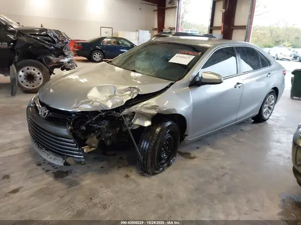 4T1BF1FK4HU618167 2017 TOYOTA CAMRY - Image 2