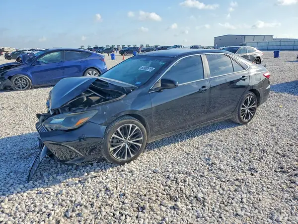 4T1BF1FK4HU621263 2017 TOYOTA CAMRY - Image 1