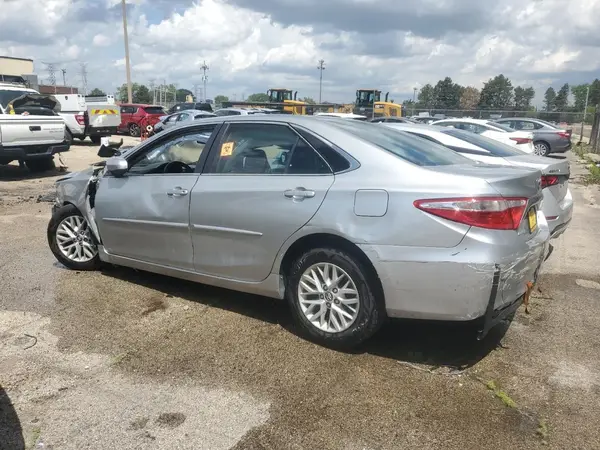 4T1BF1FK4HU621697 2017 TOYOTA CAMRY - Image 2