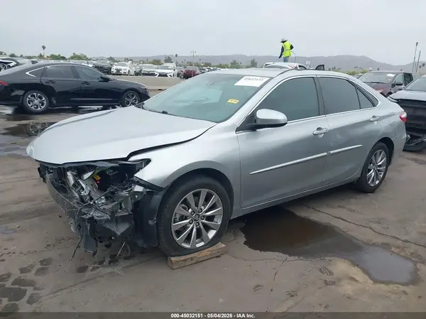 4T1BF1FK4HU622316 2017 TOYOTA CAMRY - Image 2