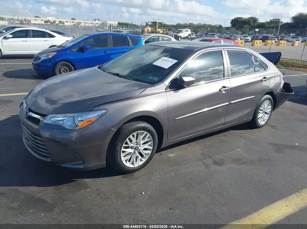 4T1BF1FK4HU623076 2017 TOYOTA CAMRY - Image 2