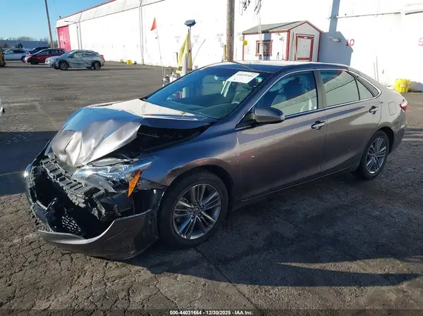 4T1BF1FK4HU625250 2017 TOYOTA CAMRY - Image 2