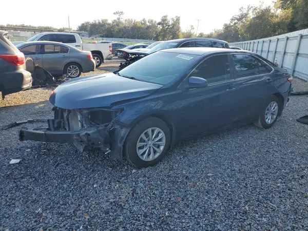 4T1BF1FK4HU628813 2017 TOYOTA CAMRY - Image 1