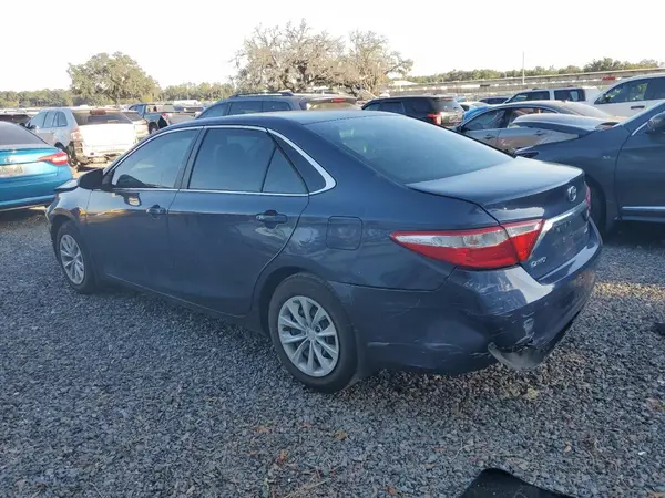 4T1BF1FK4HU628813 2017 TOYOTA CAMRY - Image 2