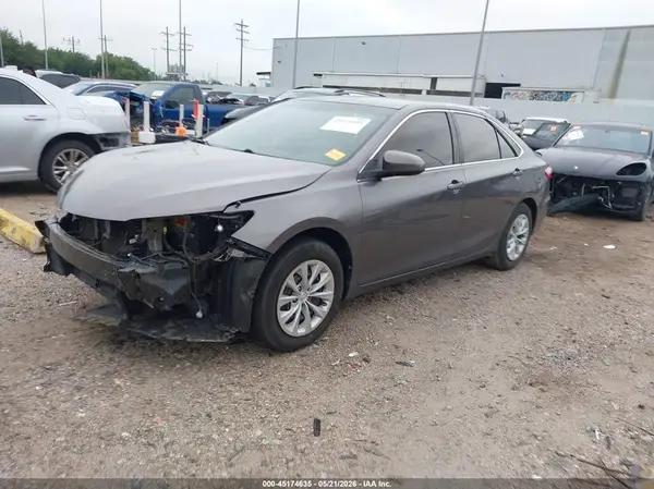 4T1BF1FK4HU628875 2017 TOYOTA CAMRY - Image 2