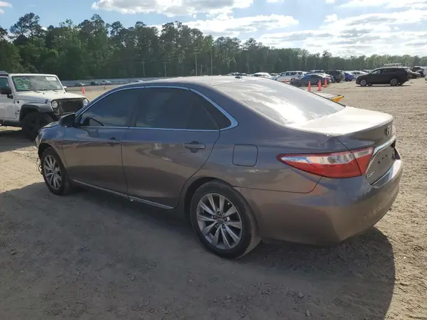 4T1BF1FK4HU630190 2017 TOYOTA CAMRY - Image 2
