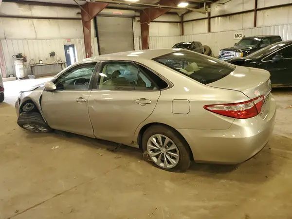 4T1BF1FK4HU631338 2017 TOYOTA CAMRY - Image 2