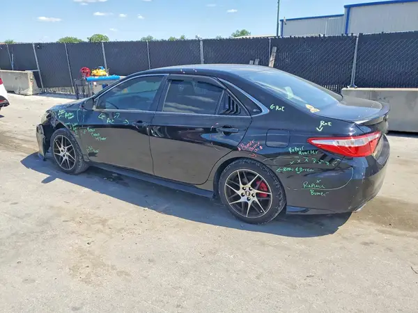 4T1BF1FK4HU633039 2017 TOYOTA CAMRY - Image 2