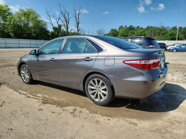 4T1BF1FK4HU633655 2017 TOYOTA CAMRY - Image 2