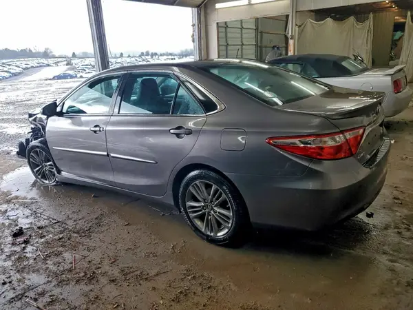 4T1BF1FK4HU636684 2017 TOYOTA CAMRY - Image 2
