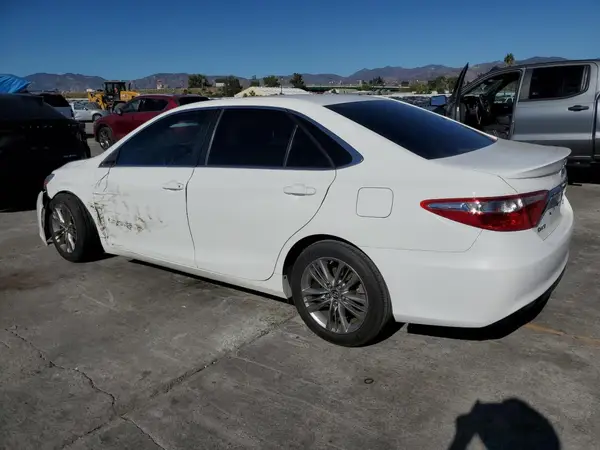 4T1BF1FK4HU637981 2017 TOYOTA CAMRY - Image 2